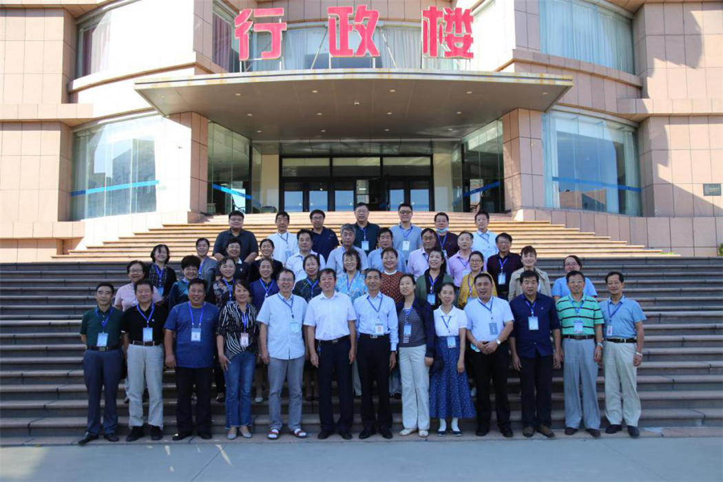 1600832526160068.png 教学督导专家合影_副本.png