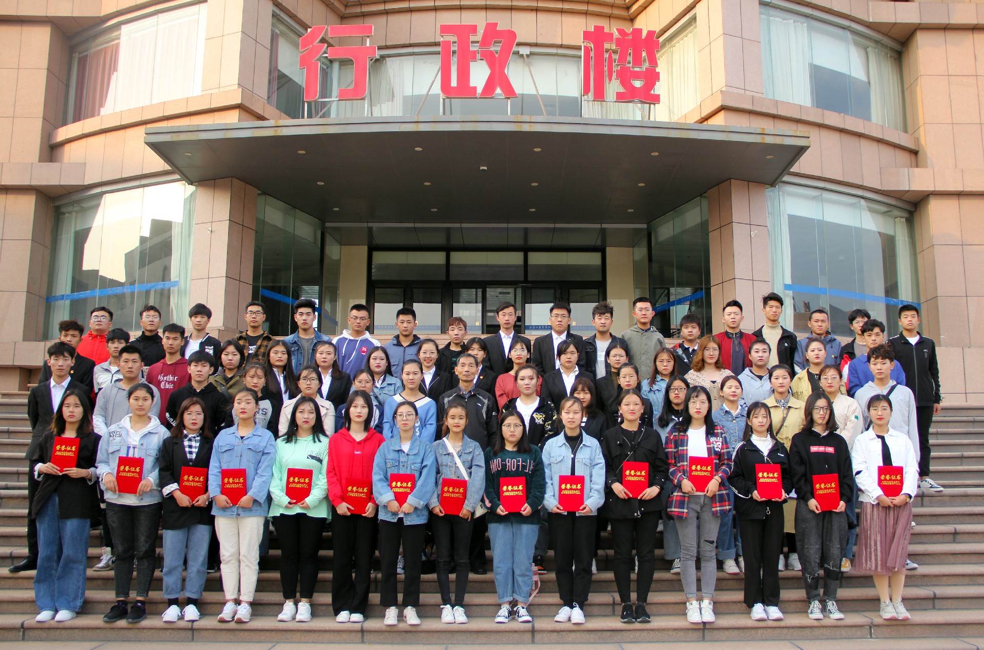 1571130060114037.jpg 合影.JPG